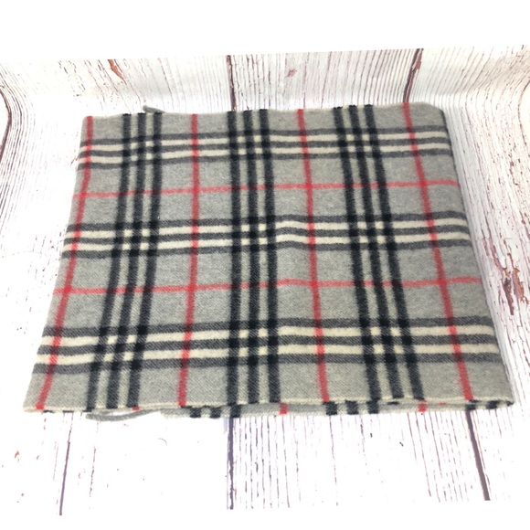 Burberrys London Scraf - Picture 6 of 8